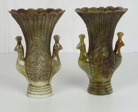 CHINE Paire de vases pierre dure prises aux phénix