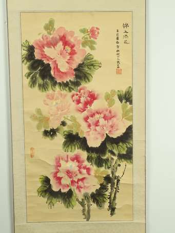 CHINE Pivoines Kakemono signé (Accidents en partie