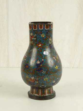 JAPON Meiji Vase cloisonné  à décor d'enfants 