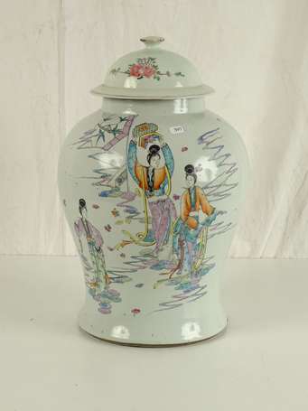 CHINE  Vase à décors de femmes et fleurs XXème H. 