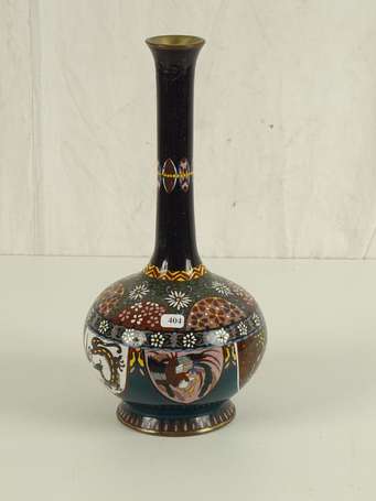 JAPON Vase cloisonné à décor de dragons H. 32 cm 