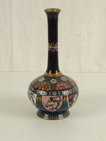 JAPON Vase cloisonné à décor de dragons H. 32 cm 