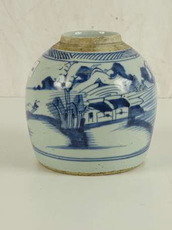 CHINE QING Pot à gingembre bleu et blanc H. 17 cm 