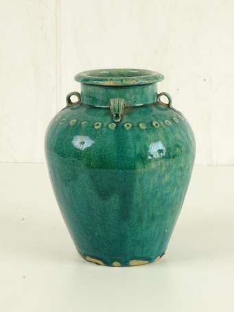 CHINE Petit vase à glaçure verte en céramique H. 