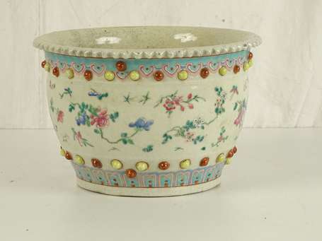 CHINE Cache pot à décor de fleurs percé, XXème, H.