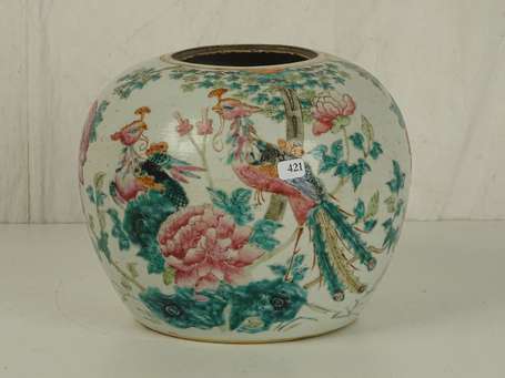 CHINE Vase boule en porcelaine à décor de phoenix 