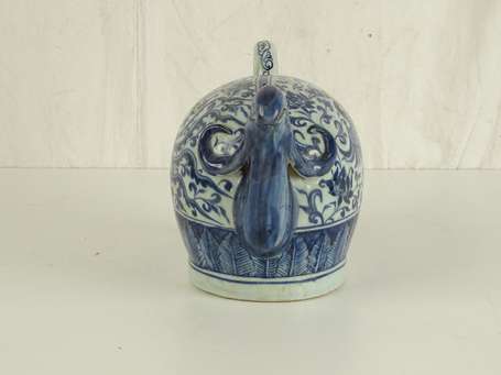 CHINE Phoenix sujet en porcelaine blanc bleu  