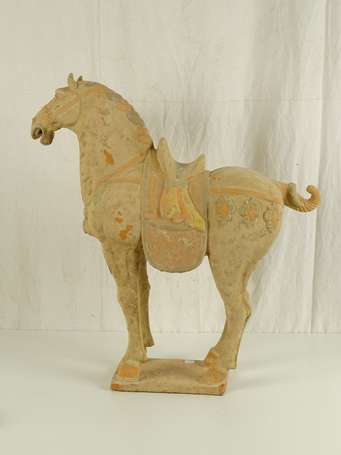 CHINE style TANG Cheval en terre cuite  et 