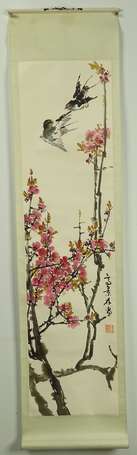 CHINE Branches et fleurs kakemono signé  H. 160 cm