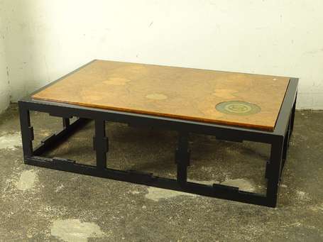 JAPON Table à thé signée dans un cercle en bronze 