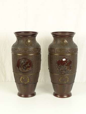 JAPON MEIJI Paire de vases beau travail de 