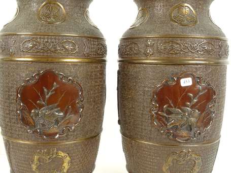 JAPON MEIJI Paire de vases beau travail de 