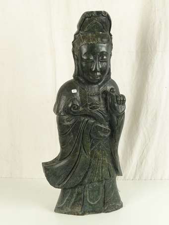 CHINE Guanyin en serpentine verte un ruyi dans une