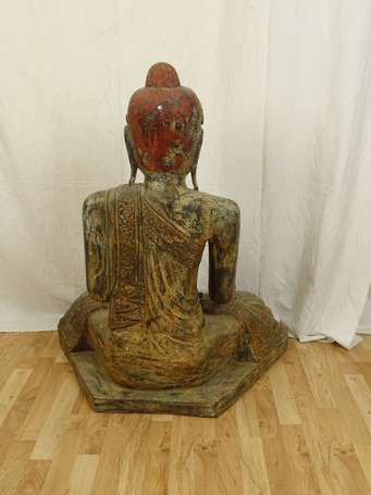 BIRMANIE Bouddha en bois à traces de polychromie 