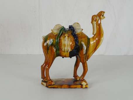 CHINE style TANG Chameau en terre cuite   XX ème H