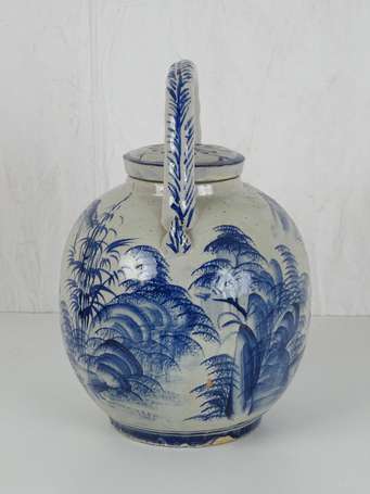 COREE Grande théière XXème H. 33 cm (égrenures)