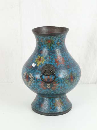 CHINE style MING Vase de forme HU en cloisonné XIX