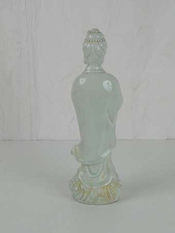 CHINE Guanyin en céladon craquelé, moderne, H. 31 