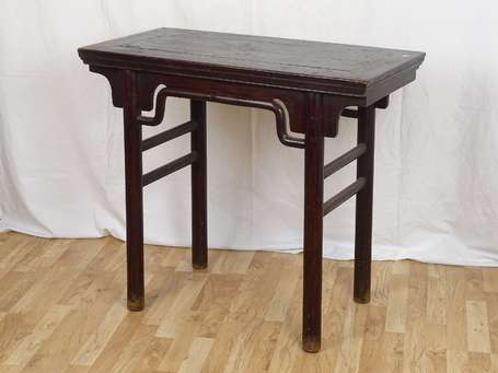 CHINE Console en bois laqué, H. 87 cm L. 97 cm 