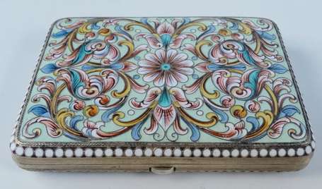 Etui à cigarettes en vermeil et émaux cloisonnés 