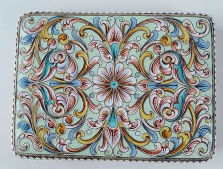 Etui à cigarettes en vermeil et émaux cloisonnés 