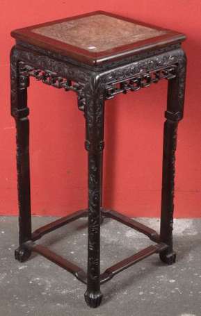 Sellette en bois exotique, la ceinture sculptée de