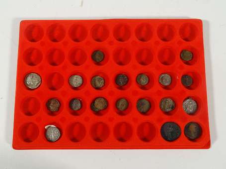 Lot de 19 monnaies romaines, empereurs divers, 