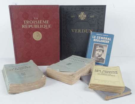 Lot de livres , dont 2 albums , Verdun et 3ème 