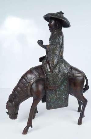 Toba chevauchant sa mule Sujet en bronze et émaux 