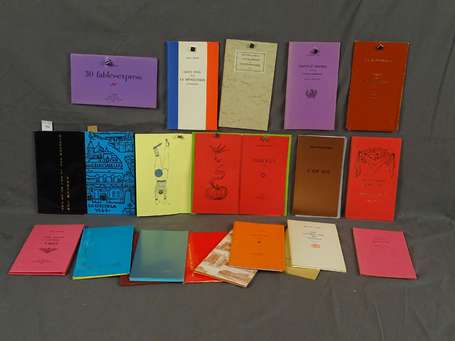 Ensemble de 21 volumes In-8° étroits en feuilles, 