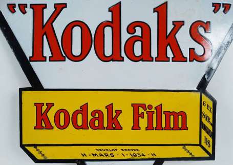 KODAKS : Enseigne émaillée double-face en découpe.