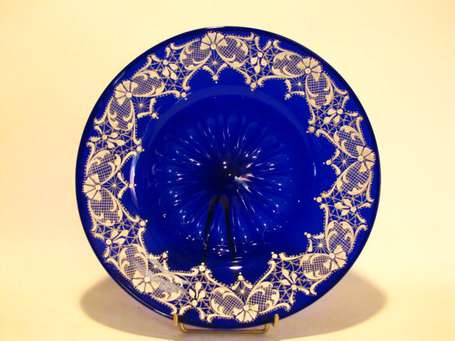 Coupe de service. Verre bleu cobalt. Emaillé sur 