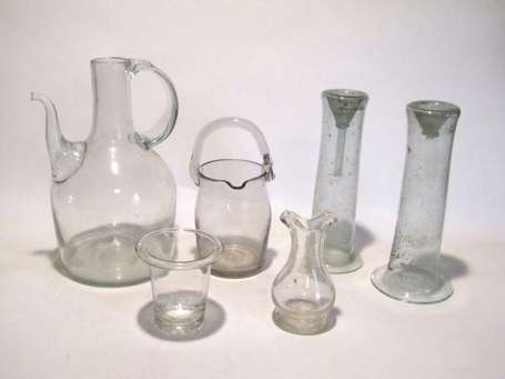 Lot de six verreries.  Verre translucide. 