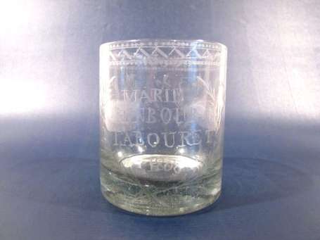 Verre de mariage. Verre translucide,  gravés de 