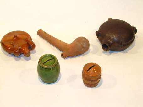 Cinq petites poteries diverses. Céramiques. Deux 