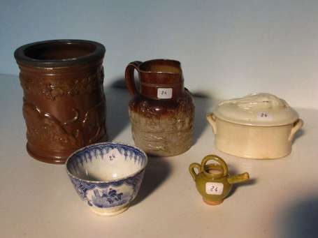 Lot de 5 poteries diverses dont un pot à tabac 