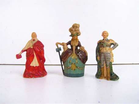 Trois figurines en plomb peint. Un homme en 