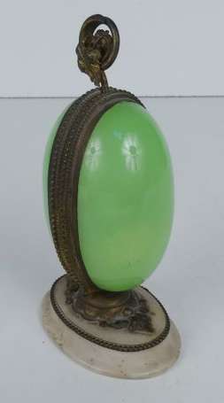 Porte flacons en forme d'œuf, cristal opalin 