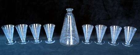 BACCARAT - Carafe et 8 verres à porto en cristal 