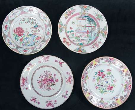 Lot de quatre assiettes en porcelaine de la Chine 