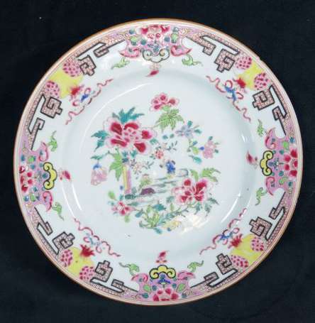 Lot de quatre assiettes en porcelaine de la Chine 