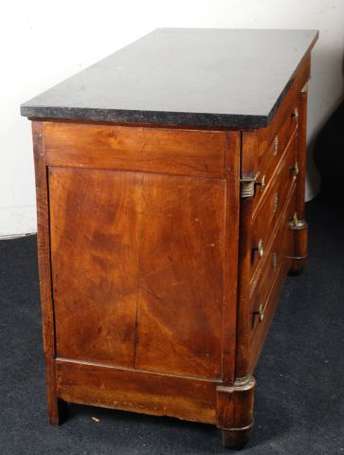 Commode en acajou et placage d'acajou à 