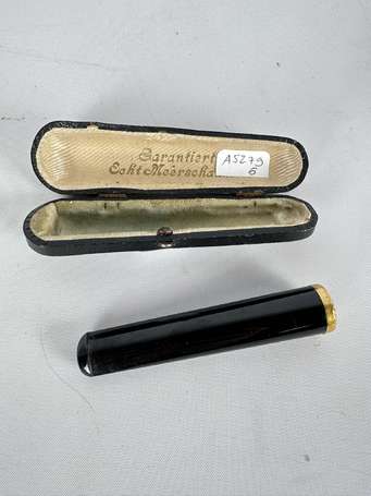 Fume cigarette, la bague en or jaune 18K (750°/00)