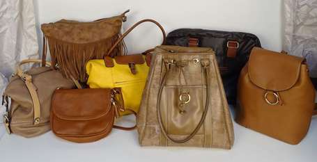 Lot de sacs divers dont LANCEL, HEXAGONA, 