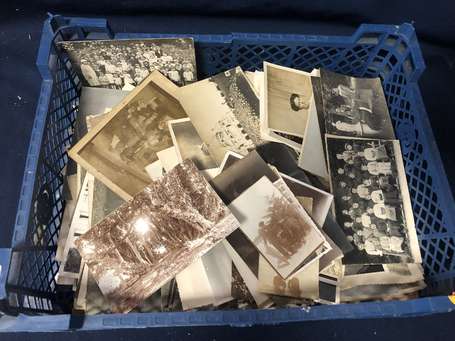 une Caisse de Photos et cartes photos , à trier