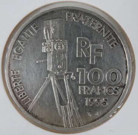 Lot de 5 monnaies divers + 2 jetons. 2 pièces 