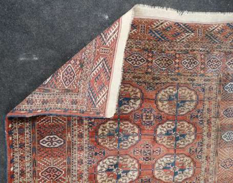 Tapis  Boukhara. 191 x 113,5 cm.