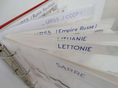 1 classeur de 116 pièces 