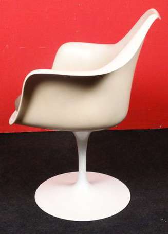 Eero Saarinen. Fauteuil tulipe, coque en fibre de 