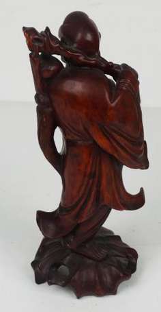 Statuette de vieillard en bois à patine rouge 